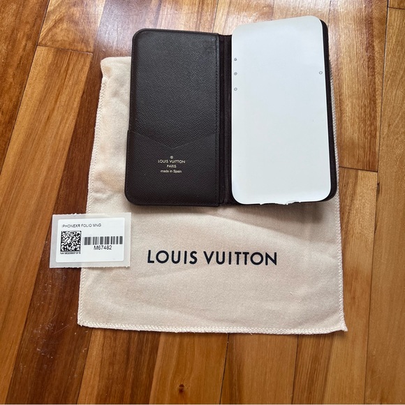 LOUIS VUITTON IPHONE XR FOLIO CASE - Picture 2 of 4